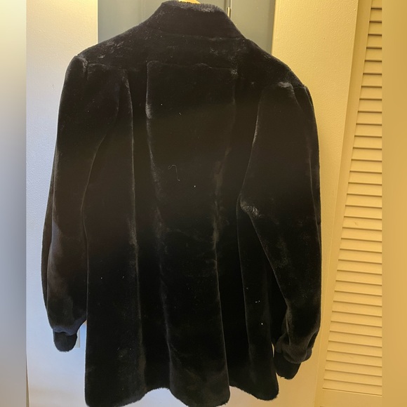 VINTAGE DUBROWSKY & PERLBINDER Black faux fur coat with ILGWU tag inside - Picture 9 of 13